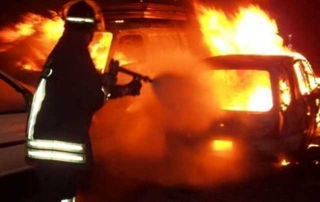 Auto In Fiamme Nella Notte A Cagliari
