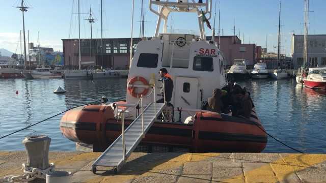 Algerini Sbarcati Al Porto Di Cagliari