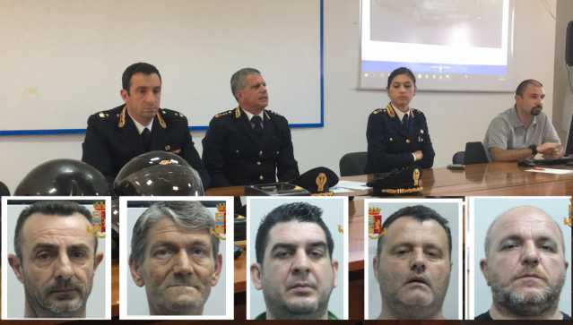 Arresti Banda Gin Fizz