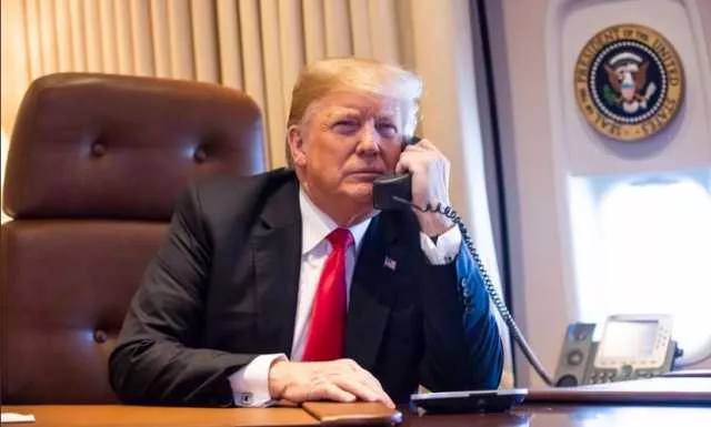 Trump Al Telefono