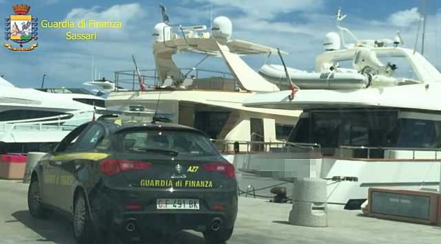 GUARDIA DI FINANZA YACHT COSTA SMERALDA