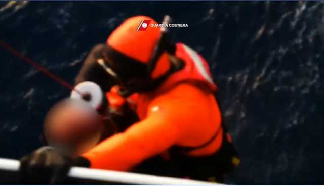 Salvataggio Guardia Costiera Naufraghi