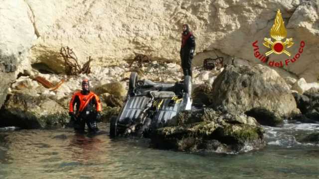 Auto Scogliera