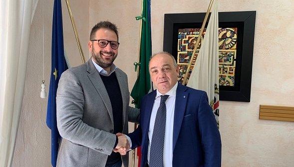Il Sindaco Di Arzachena Roberto Ragnedda E Lassessore Regionale A Turismo Gianni Chessa 18 4 19 Web