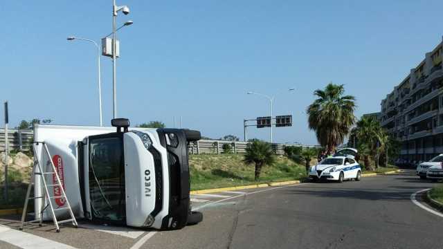 Mondo Convenienza Camion Incidente