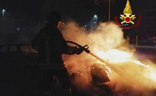 Incendio Rifiuti Cagliari Via Ma