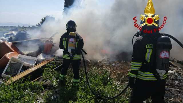 INCENDIO CAMPO Nomadi 387