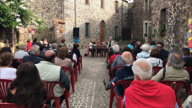 Cabudanne de sos poetas, Pinar Salak è "Lontano da casa" a Seneghe