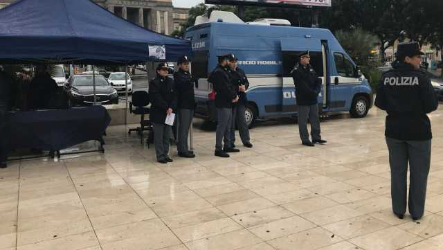Camper Polizia Piazza Repubblica