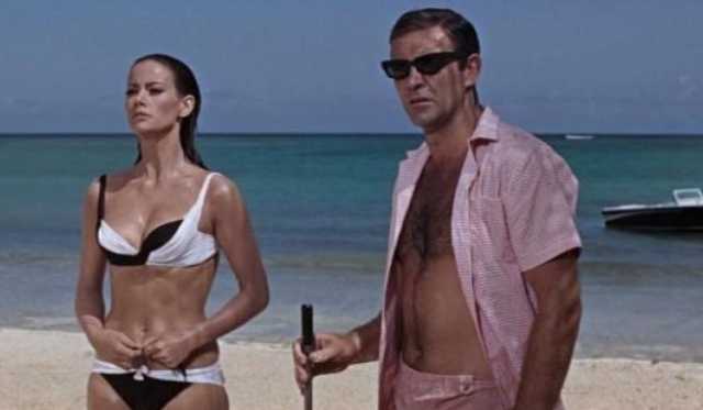 00053088 Claudine Auger E Sean Connery In Operazione Tuono