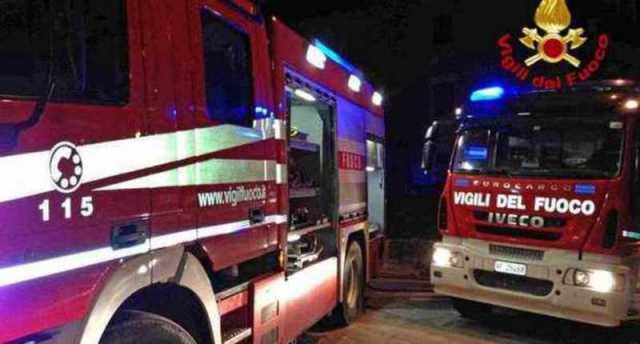 Vigili Due Camion Notte