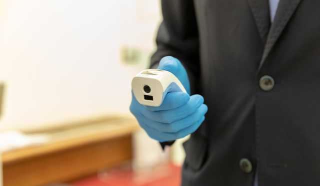 Emergenza Coronavirus Controlli Uomo Abito