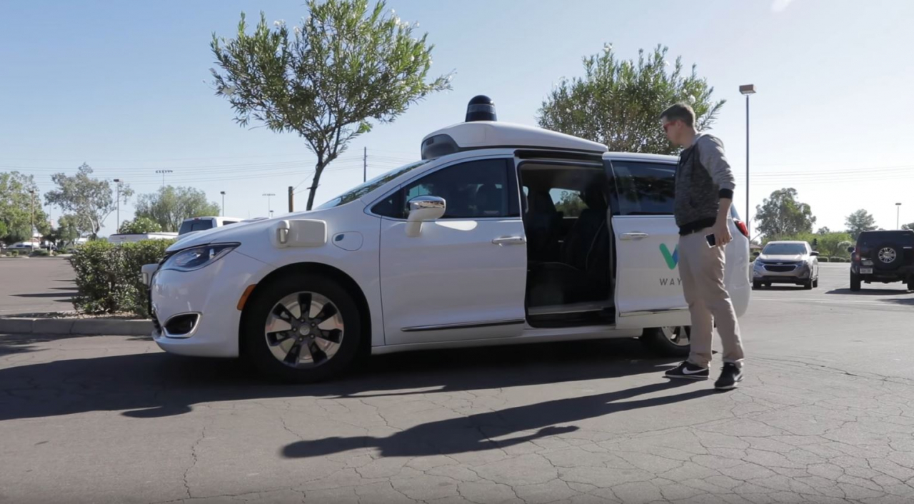 Waymo Taxi Driverless