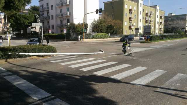 Palo Crollato Viale Colombo Cagliari