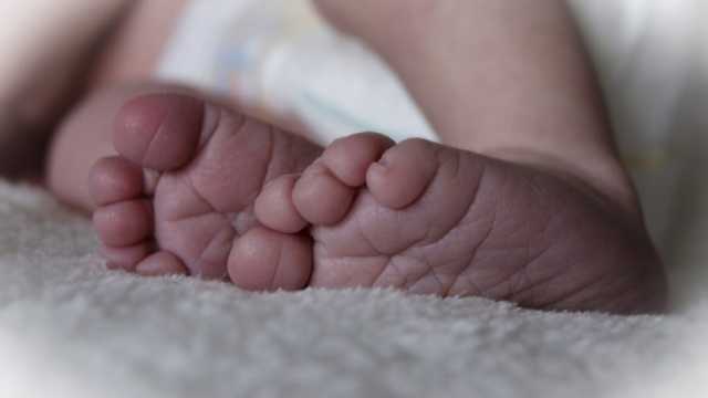 Neonata Piedi