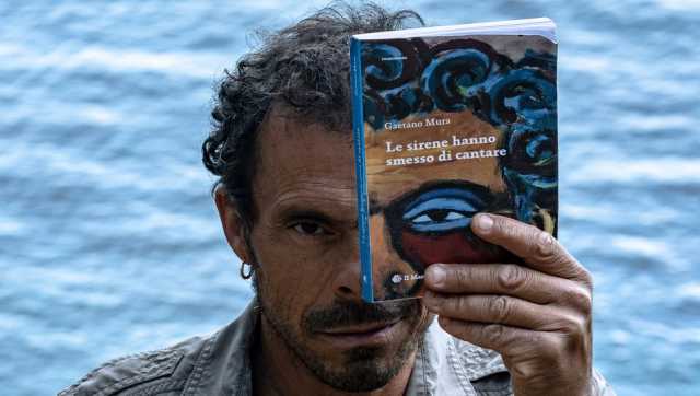 GAETANO MURA CON IL LIBRO