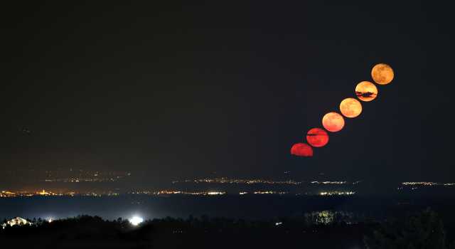 Luna Che Sorge A Villacidro