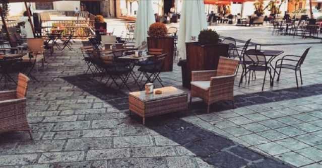 Tavoli In Piazza