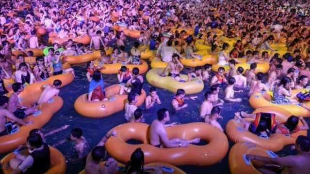 Wuhan Festa In Piscina