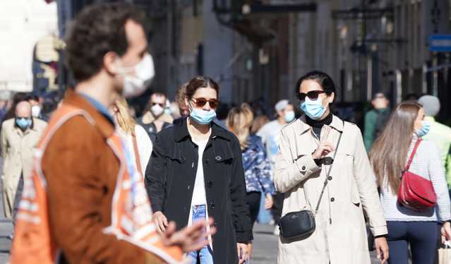 Persone Strada Centro Roma