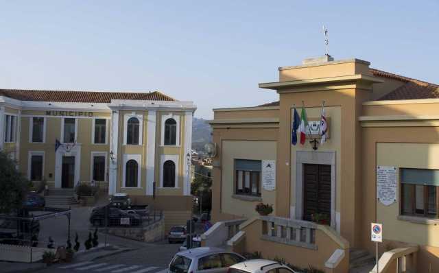 Palazzo Comunale Arzachena E Palazzo Sindaco Piazza Risorgimento