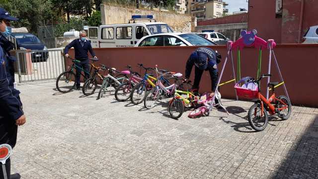 La Polizia Locale Dona Bici Ai Bambini Del Rifugio