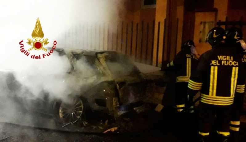 Vvf Auto Bruciata Facciata