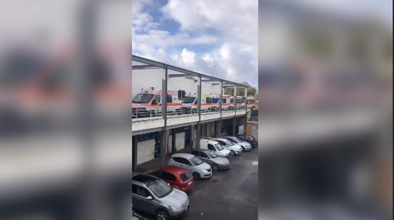Ambulanze in attesa al Brotzu