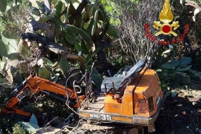 Incidente escavatore vvf