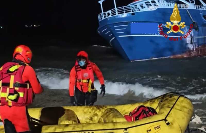 Pescherecci soccorsi in mare
