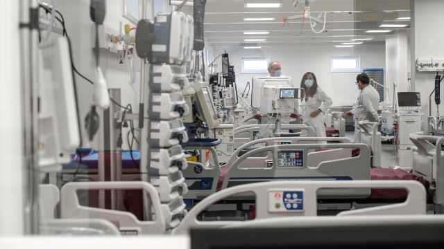 Positivi in tutti gli ospedali: enorme pressione del Covid sulla sanità sarda 