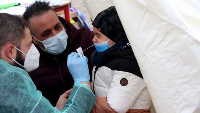Tamponi gratuiti per i bambini delle primarie 