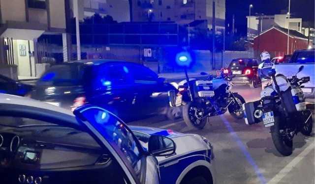 Cagliari, brucia il rosso e provoca un incidente: in fuga, aveva la patente sospesa