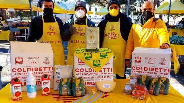 Pacchi solidali, Coldiretti dona 10 tonnellate di cibo alle famiglie sarde bisognose