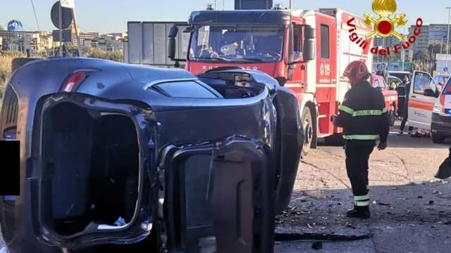 L'auto ribaltata 