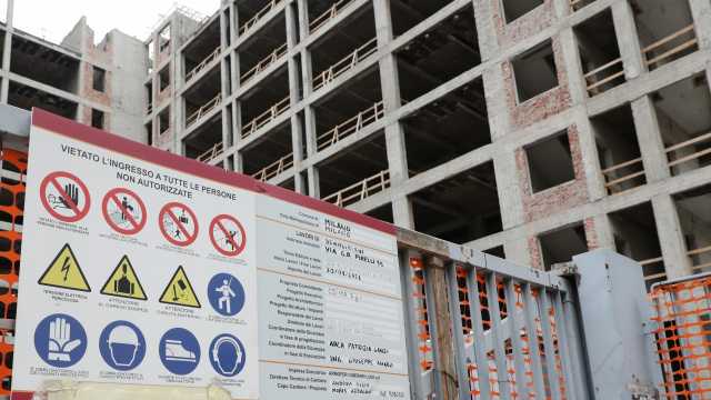 Al collasso anche il settore delle costruzioni
