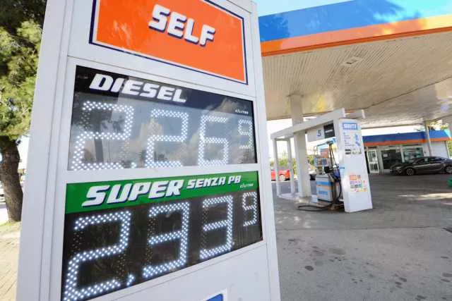 Inchiesta della Procura sul caro carburanti 