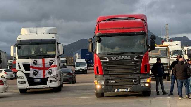 Tir in porto in Sardegna