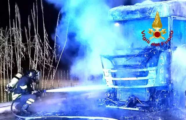 Il camion incendiato 