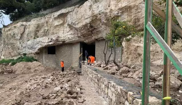 Cagliari, operai al lavoro nell'Orto dei cappuccini