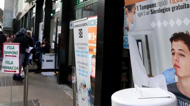 In Fila per i tamponi 