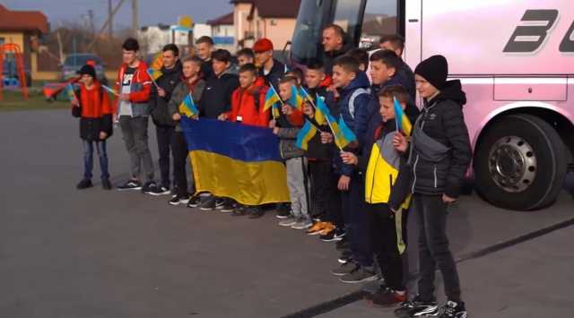 I giovani calciatori in arrivo a Cagliari