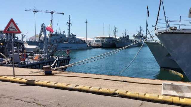Le navi da guerra in porto a Cagliari