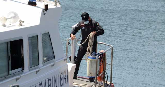 Pula, trovato un barchino con giubbotti salvagente: usato per l'ultimo sbarco di tunisini