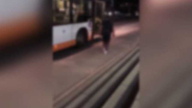 Un frame del video