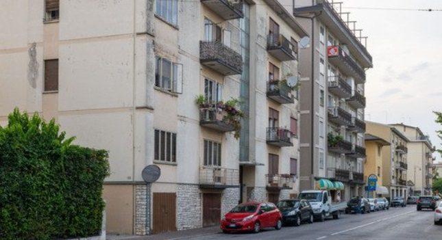 Bimba precipitata dal balcone a Treviso 