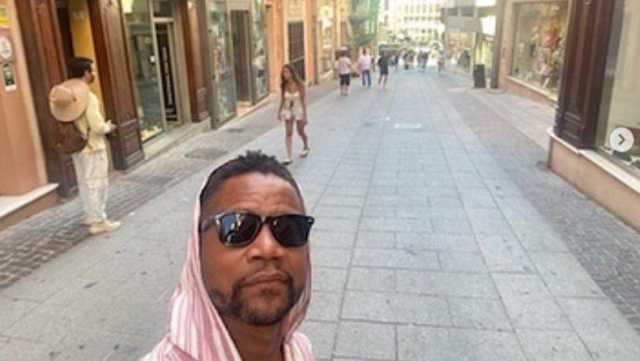 Cuba Gooding Jr e James Franco a passeggio per Cagliari: selfie in via Manno