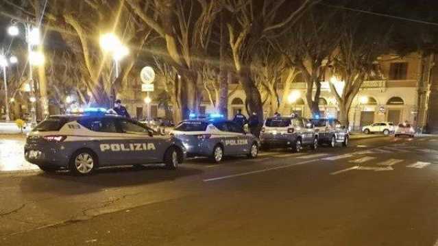 Polizia in piazza del Carmine