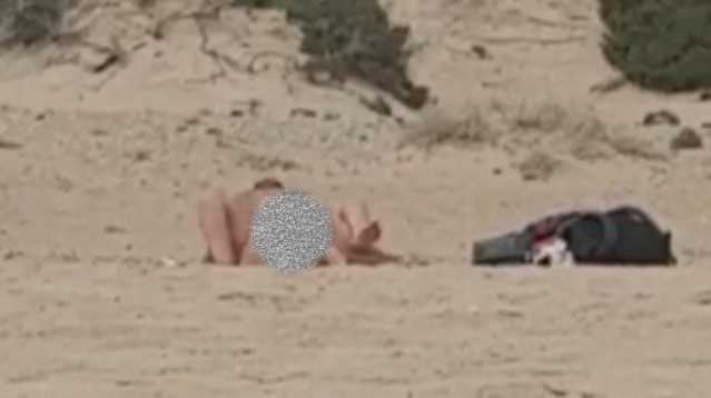 Sesso in spiaggia a Piscinas