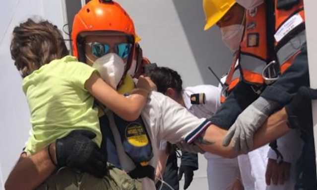 Bimbo di 6 anni ha un malore in crociera al largo di Cagliari: evacuazione e corsa in ospedale